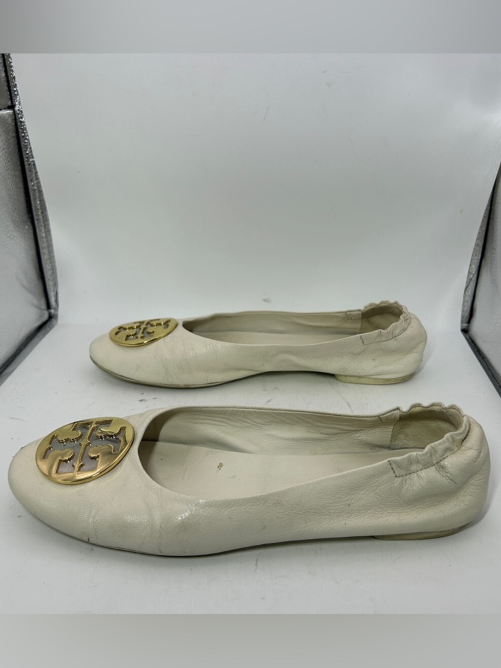 Tory Burch Reva Ballet Flats off white Leather Logo womans 8 gold silver shoes - Picture 3 of 11